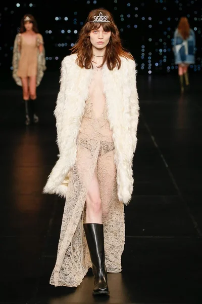 Look 14